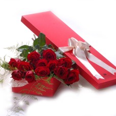 12 red roses in a box