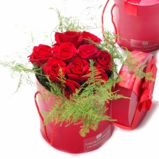  Roses bouquet in a red box