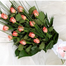 Bouquet of 15 light pink long stem roses