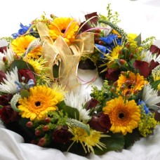 Flower wreath for door or table decoration
