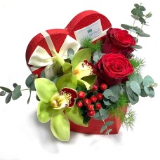  Red roses & orchids heart